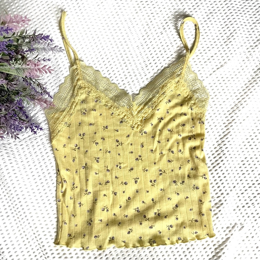 NO BOUNDARIES Lace Trim Floral, Butter Yellow Cami Top — XS
